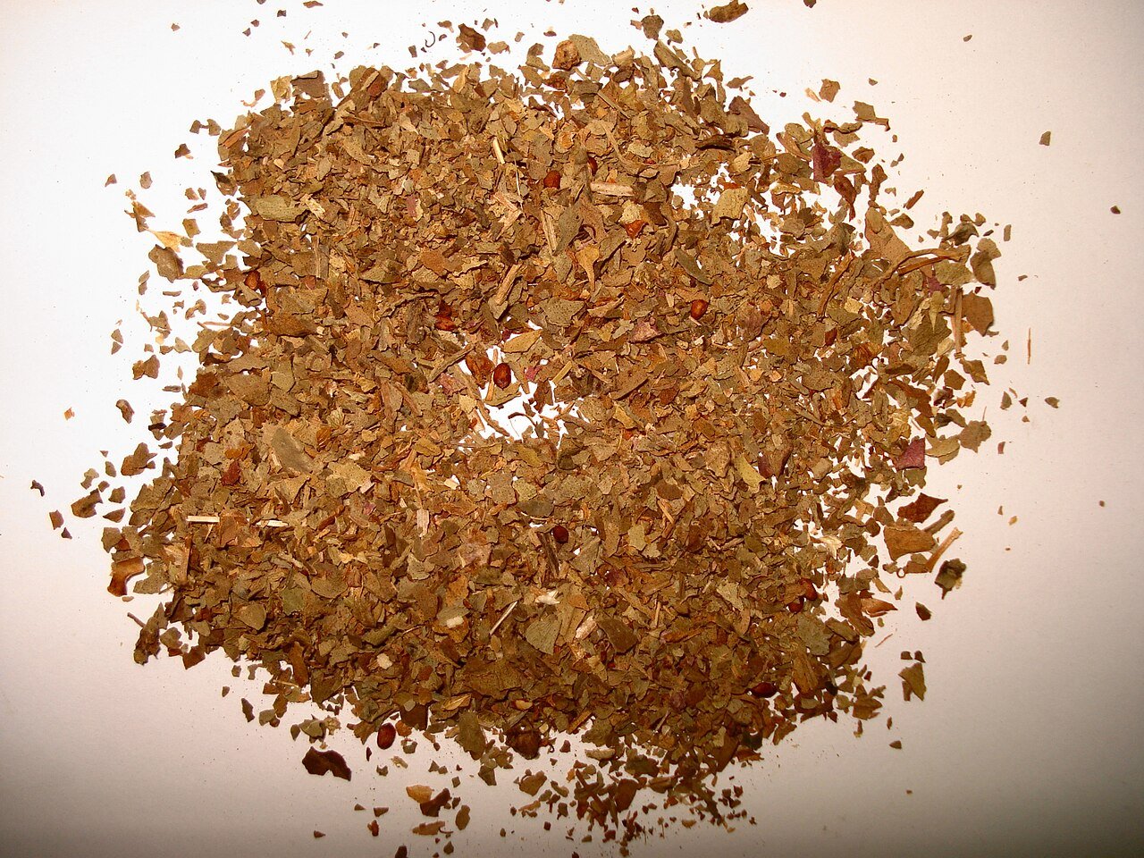 Basilico in foglie essiccato