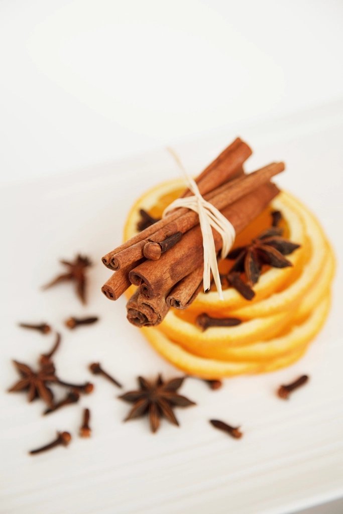 Cannella, anice stellato e scorza d'arancia